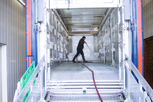 Modernste Equipment, schnelle Reinigung und das 24/7, 365 Tage im Jahr in der LKW Waschanlage